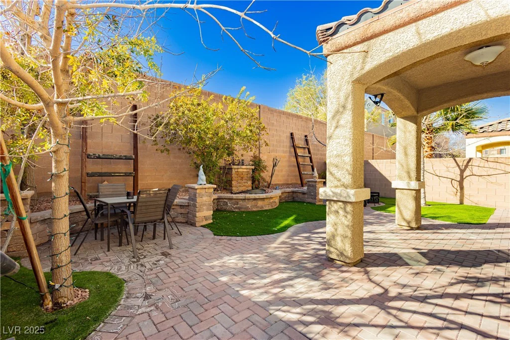 7681 Black River, Las Vegas, NV 89139
