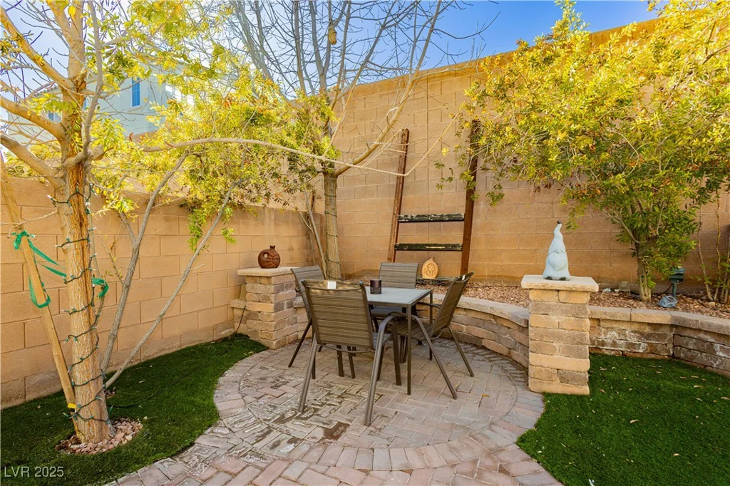 7681 Black River, Las Vegas, NV 89139