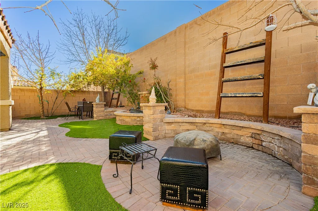 7681 Black River, Las Vegas, NV 89139