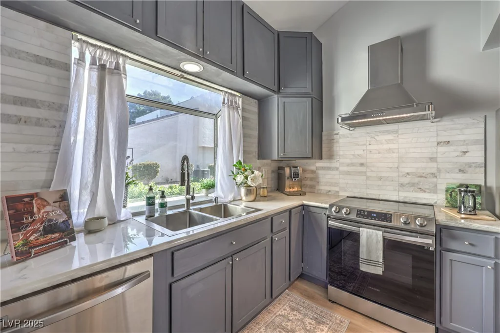 8969 Clairton, Las Vegas, NV 89117