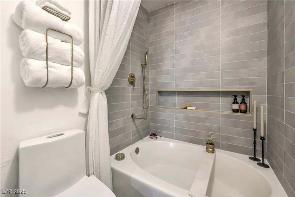 8969 Clairton, Las Vegas, NV 89117