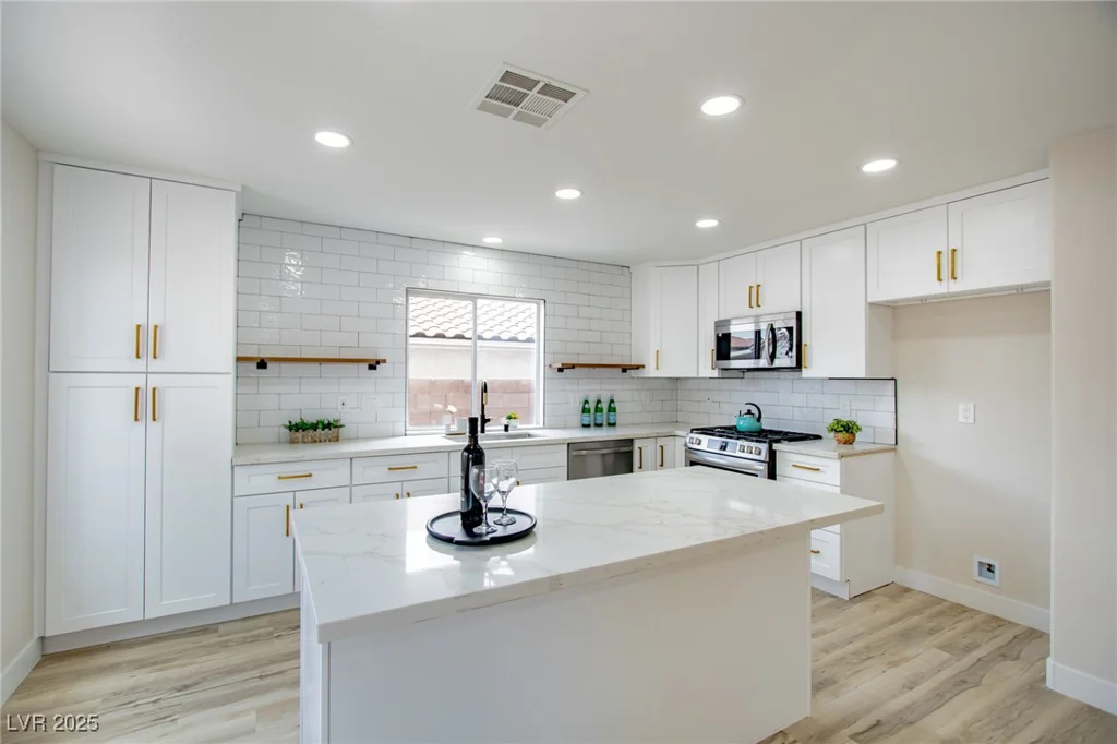9882 Pioneer, Las Vegas, NV 89117