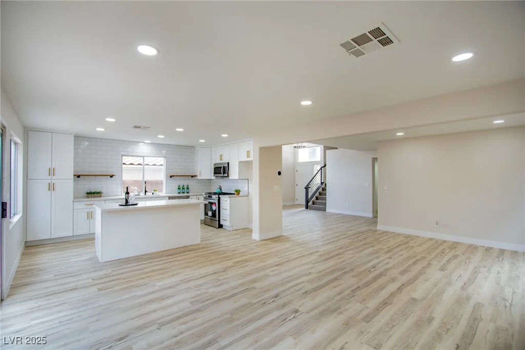 9882 Pioneer, Las Vegas, NV 89117