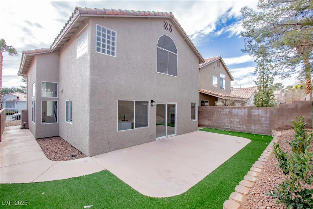 9882 Pioneer, Las Vegas, NV 89117