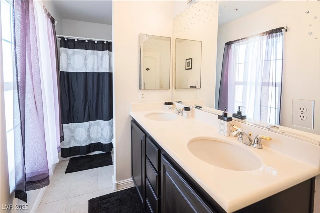 1100 Paradise Coach, Henderson, NV 89002