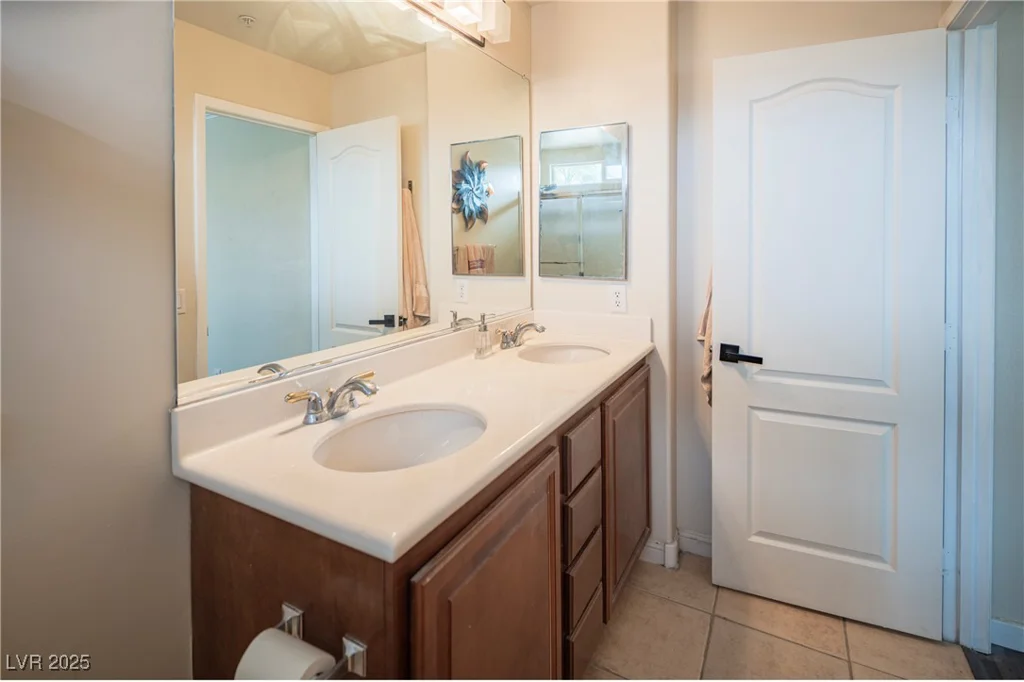 1100 Paradise Coach, Henderson, NV 89002