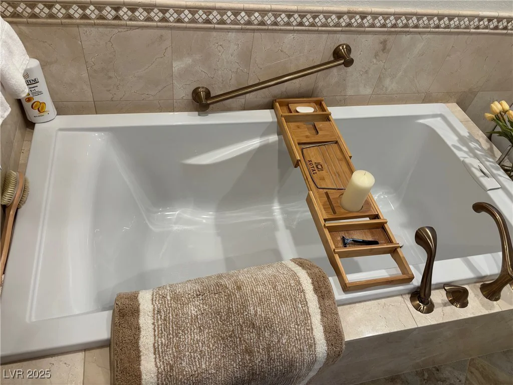 3999 Delos, Las Vegas, NV 89103