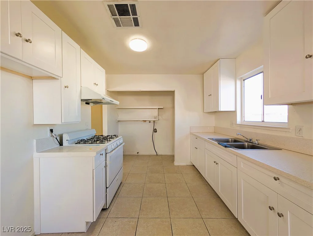 1912 Carey, North Las Vegas, NV 89032