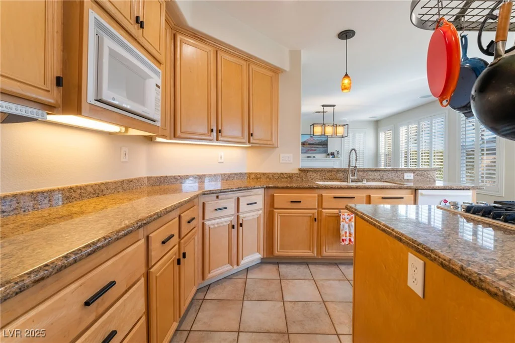 8225 Taos Paseo, Las Vegas, NV 89128