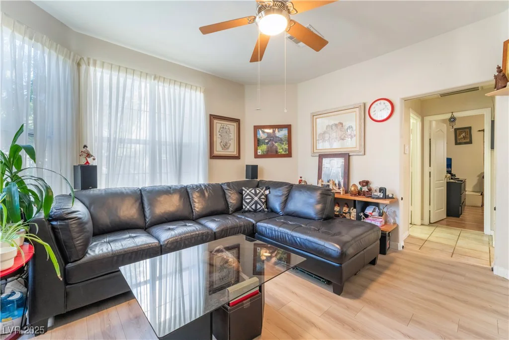 8225 Taos Paseo, Las Vegas, NV 89128