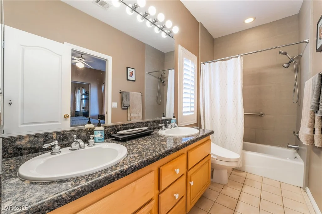 8225 Taos Paseo, Las Vegas, NV 89128