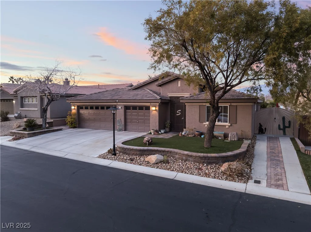 8220 Flowing Rapids, Las Vegas, NV 89131