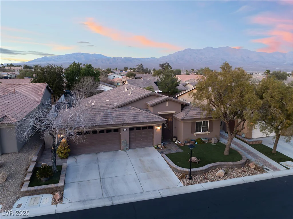 8220 Flowing Rapids, Las Vegas, NV 89131