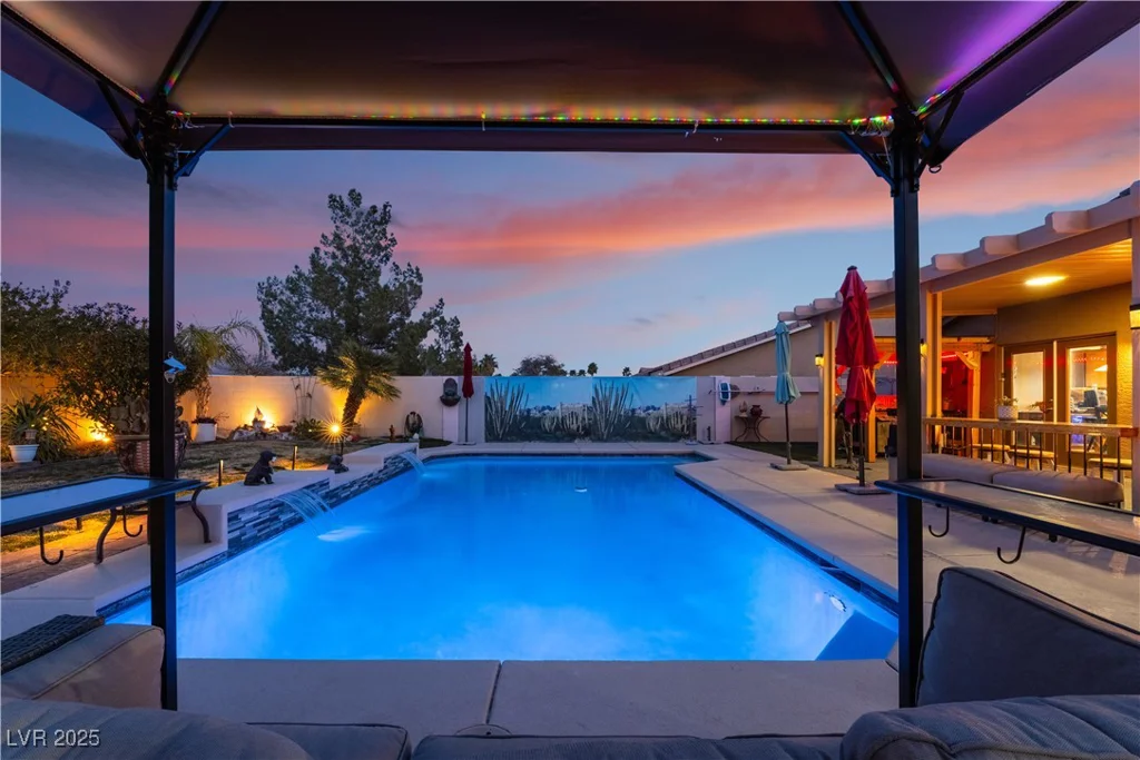 8220 Flowing Rapids, Las Vegas, NV 89131