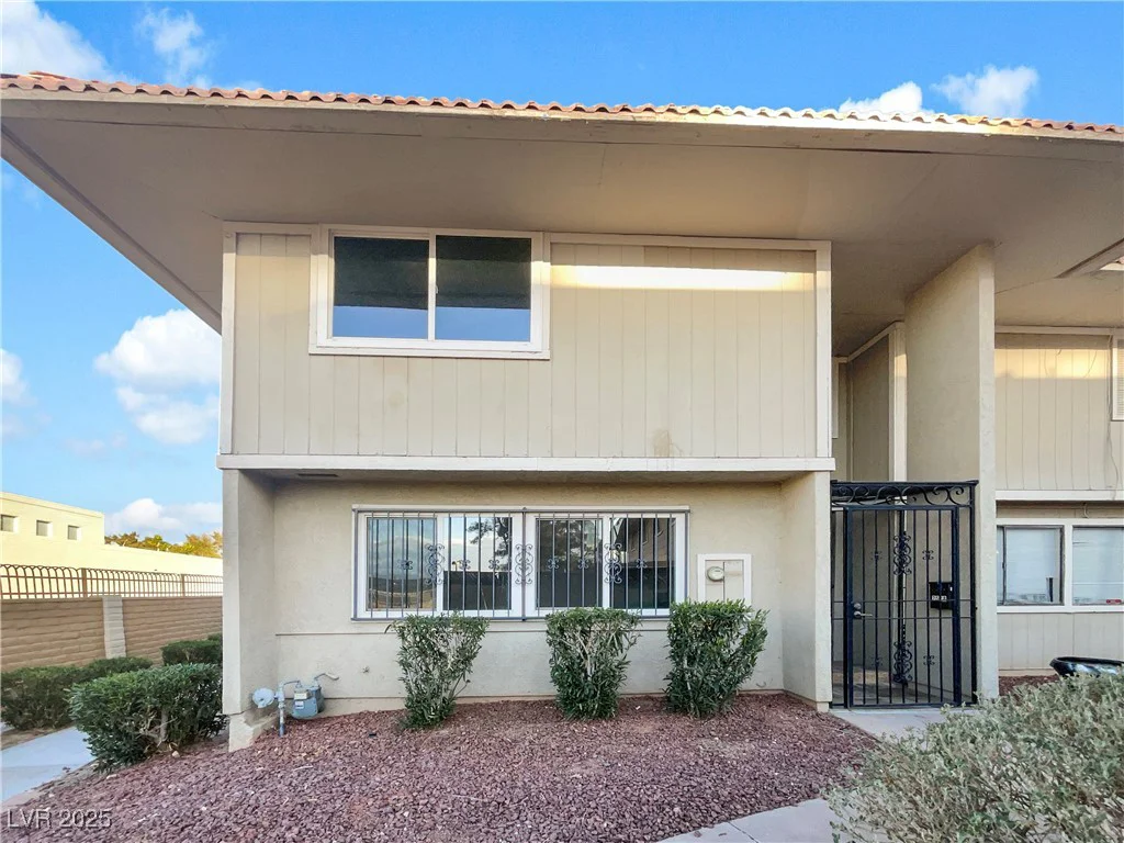 2578 Paradise Village, Las Vegas, NV 89120