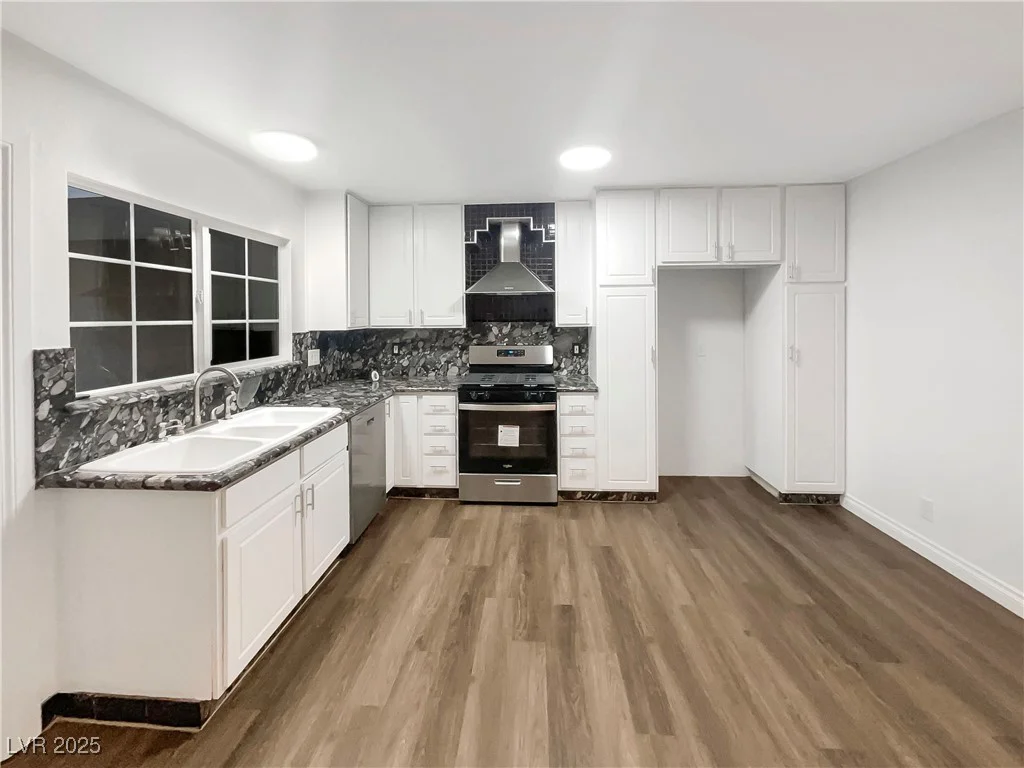 2578 Paradise Village, Las Vegas, NV 89120