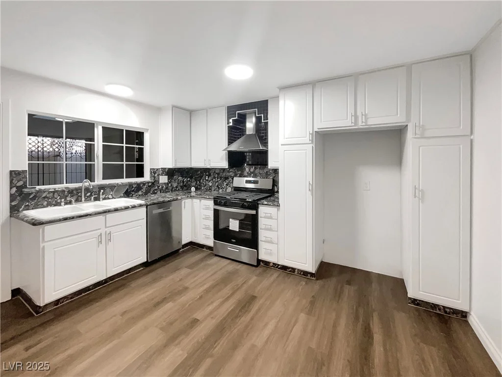 2578 Paradise Village, Las Vegas, NV 89120