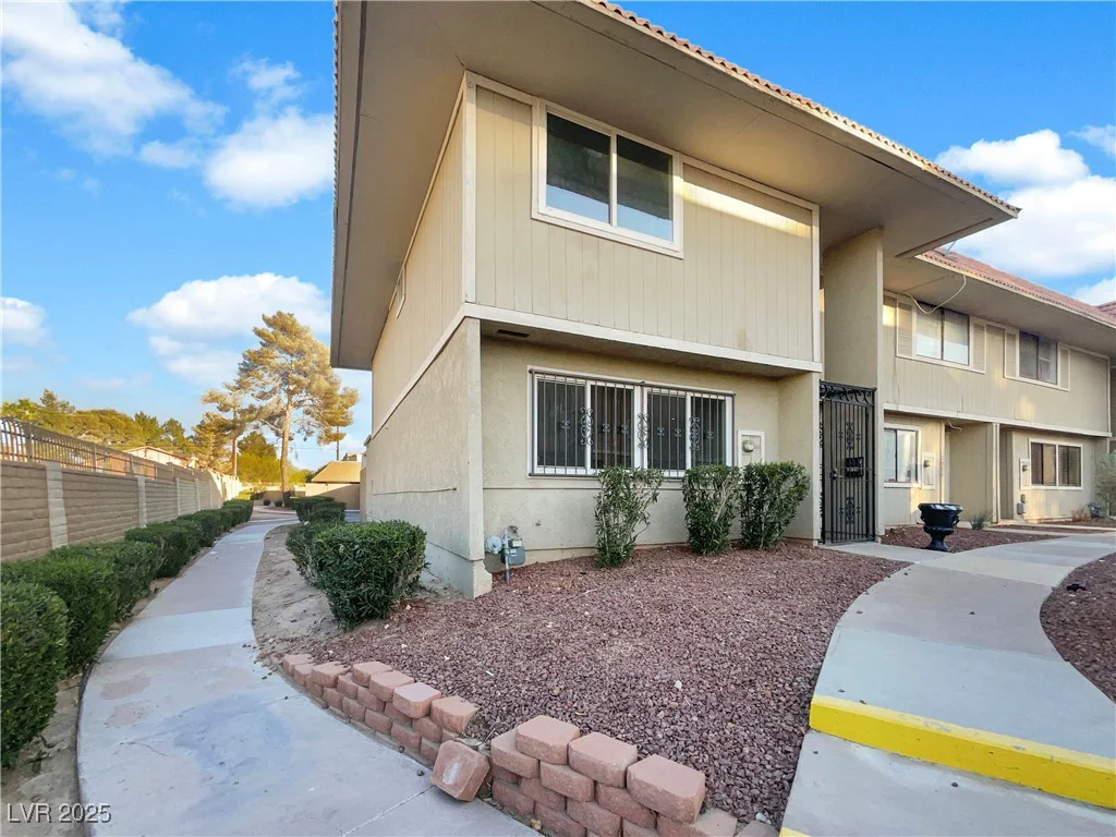 2578 Paradise Village, Las Vegas, NV 89120