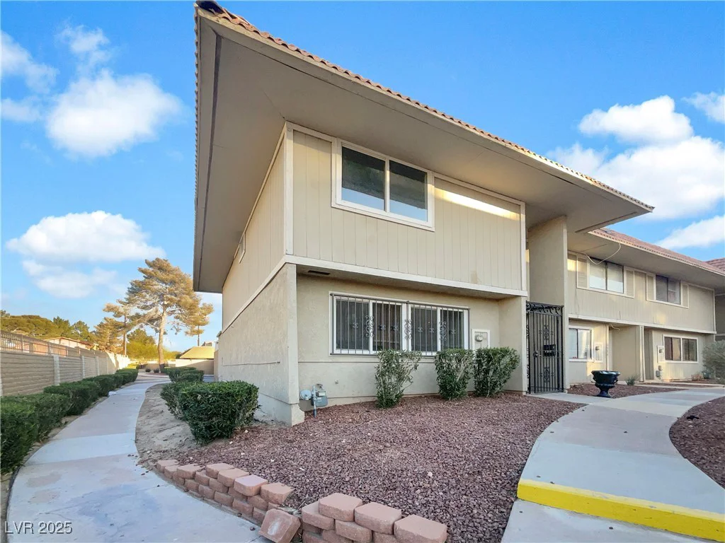 2578 Paradise Village, Las Vegas, NV 89120
