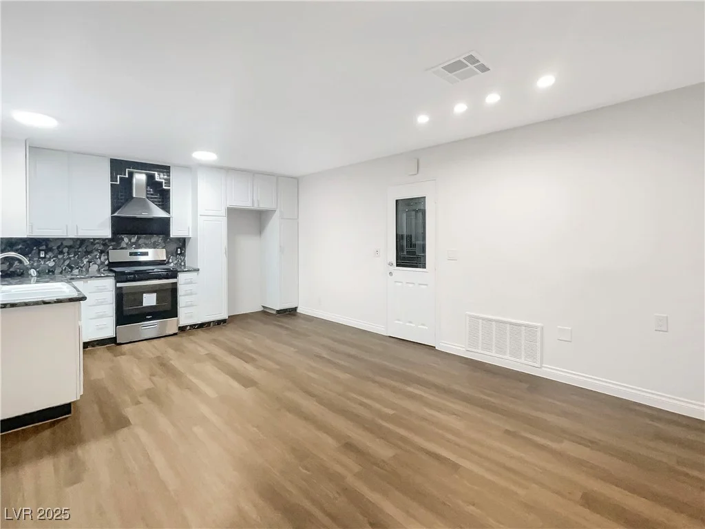 2578 Paradise Village, Las Vegas, NV 89120