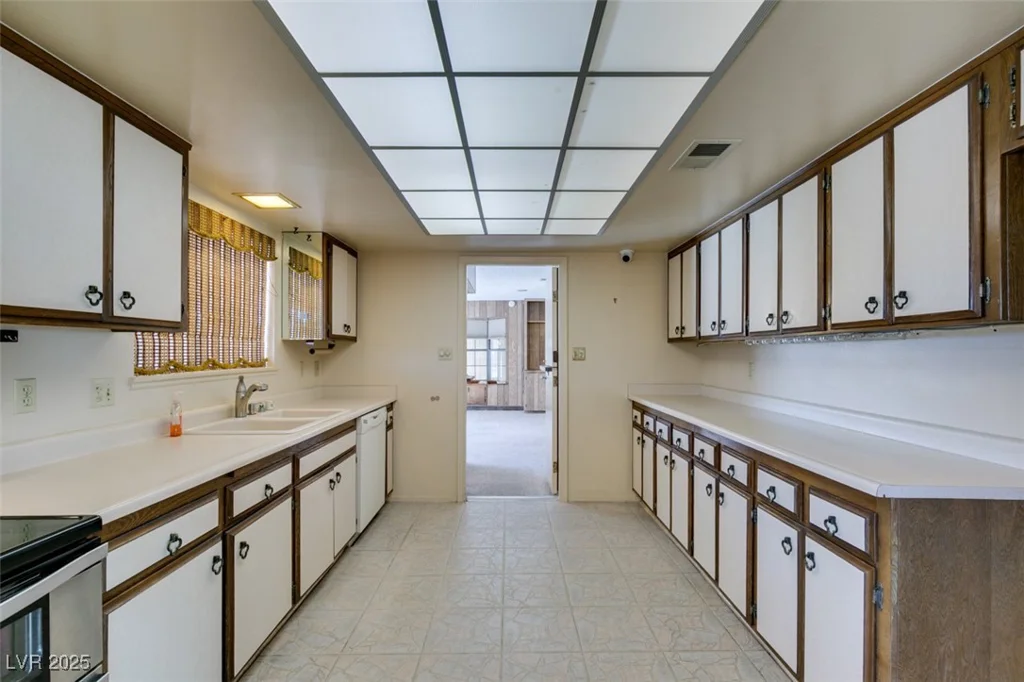 4530 Maulding, Las Vegas, NV 89139