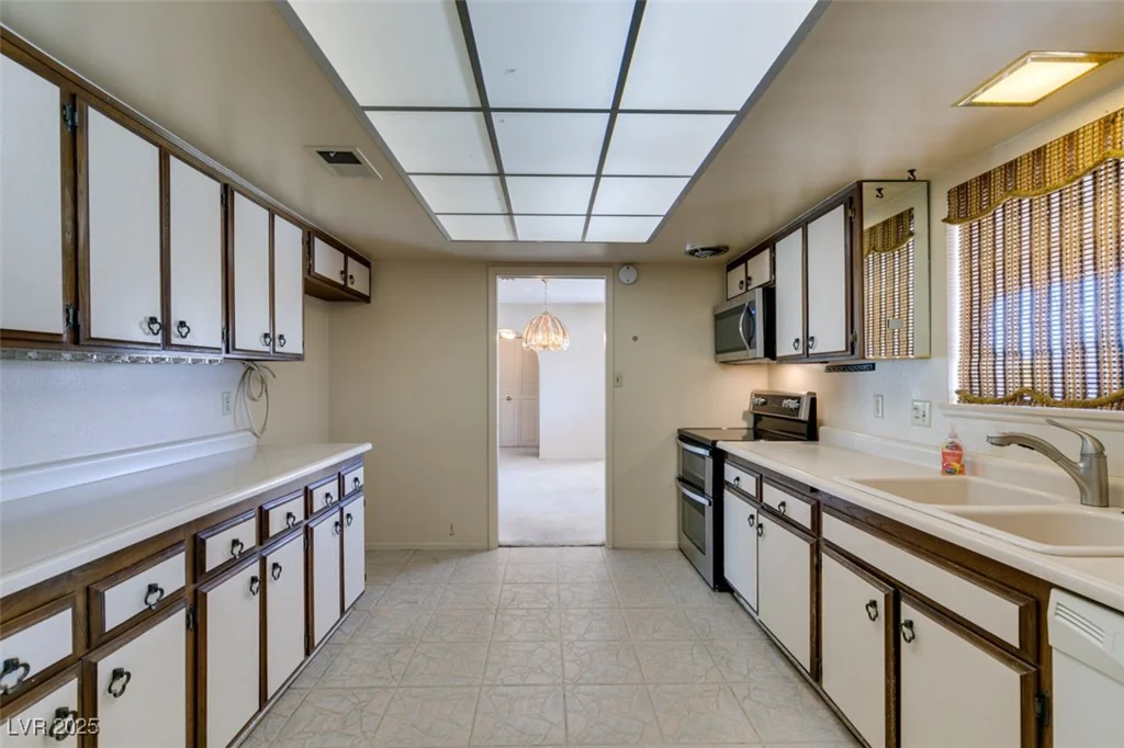 4530 Maulding, Las Vegas, NV 89139