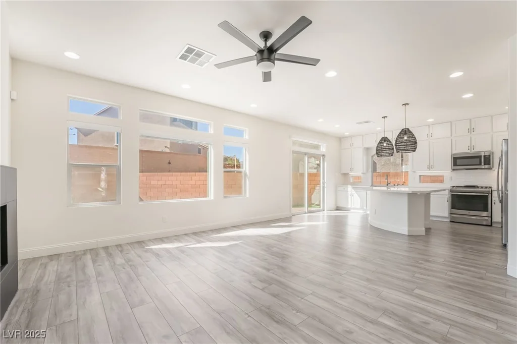 5565 Dreaming Tree, Las Vegas, NV 89141