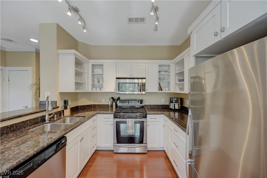 251 Green Valley, Henderson, NV 89012