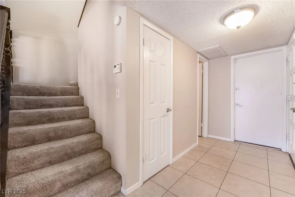 4853 Rollingwood, Las Vegas, NV 89121