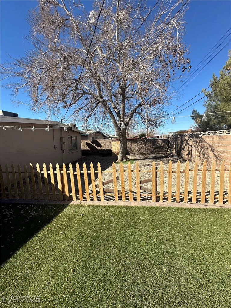 3521 Chevy Chase, Las Vegas, NV 89110