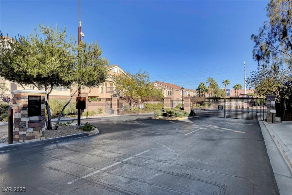 10074 Aspen Rose, Las Vegas, NV 89183