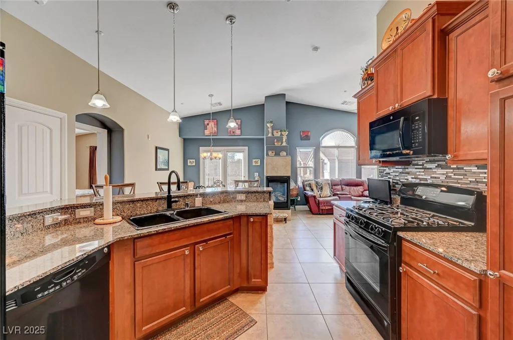 10074 Aspen Rose, Las Vegas, NV 89183