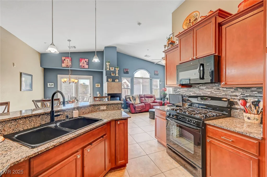 10074 Aspen Rose, Las Vegas, NV 89183