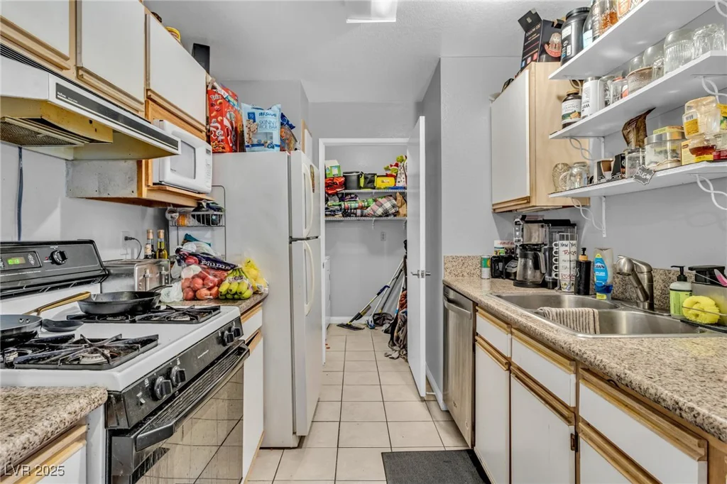 2200 Fort Apache, Las Vegas, NV 89117