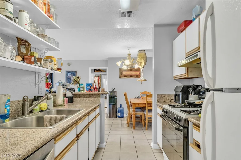 2200 Fort Apache, Las Vegas, NV 89117