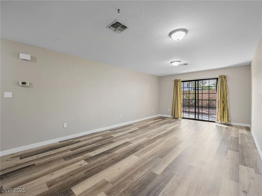 2851 Valley View, Las Vegas, NV 89102