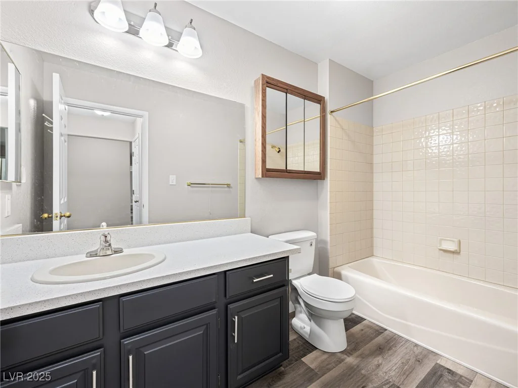 2851 Valley View, Las Vegas, NV 89102