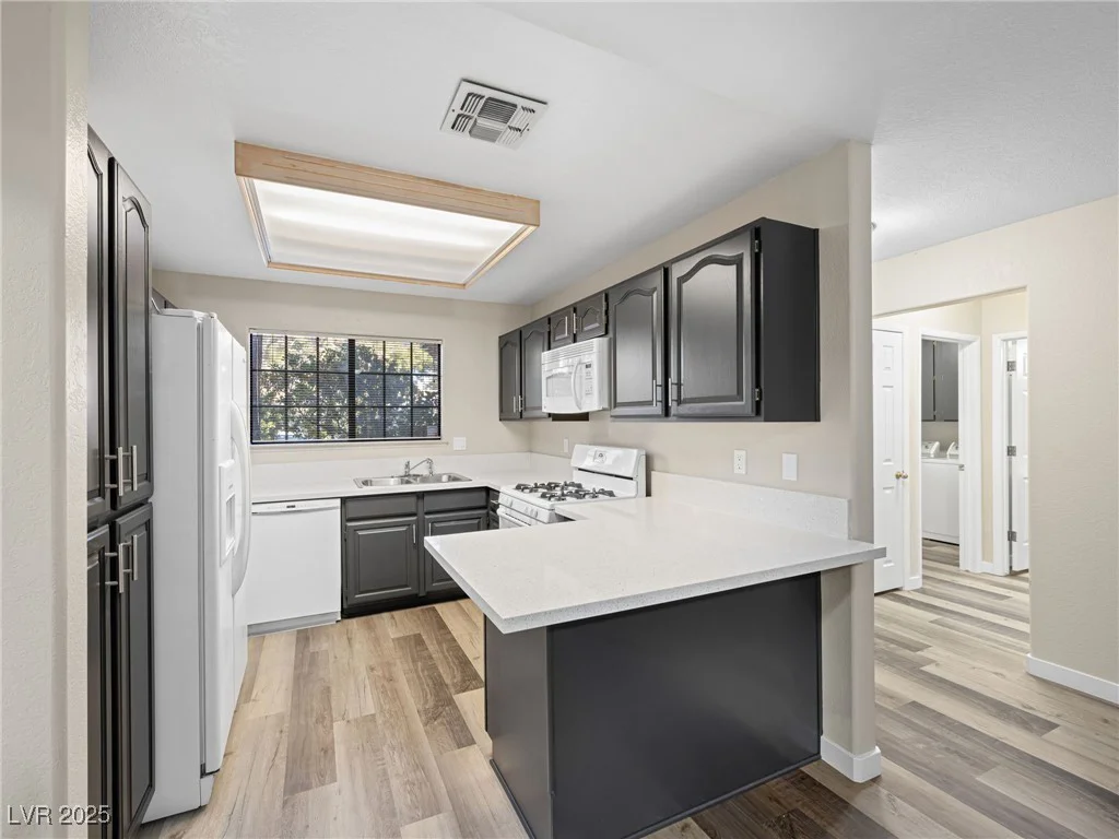 2851 Valley View, Las Vegas, NV 89102