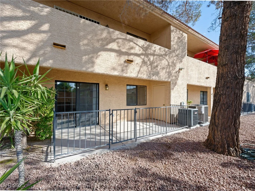 2851 Valley View, Las Vegas, NV 89102