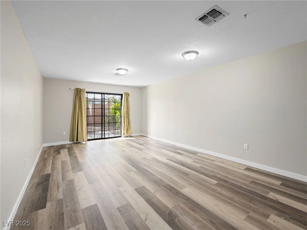 2851 Valley View, Las Vegas, NV 89102