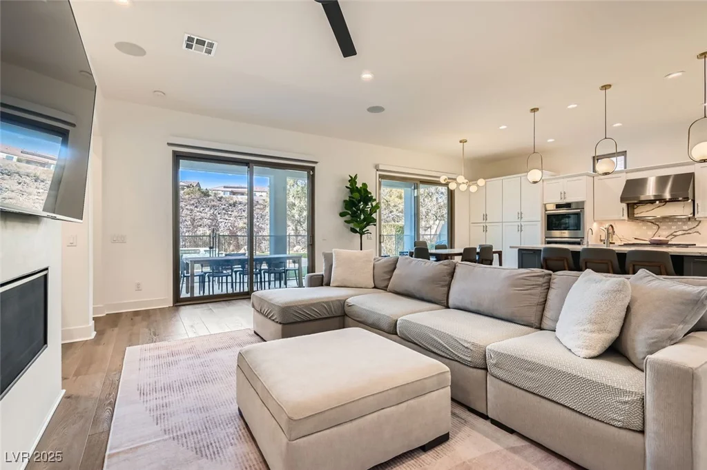 21 Levan Hills, Henderson, NV 89052