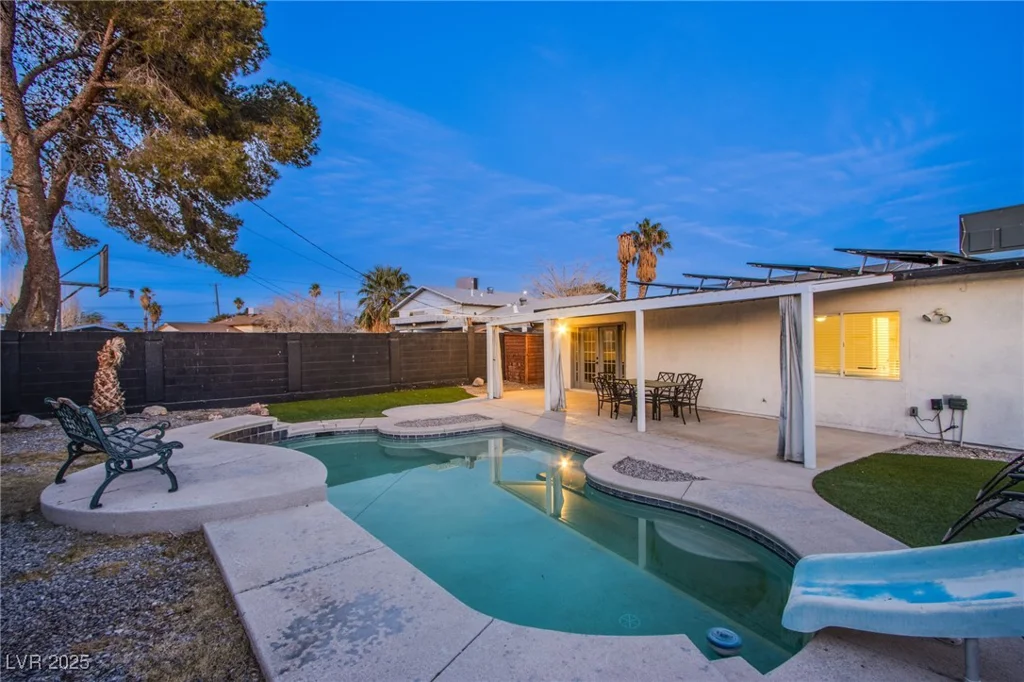 413 Estella, Las Vegas, NV 89107