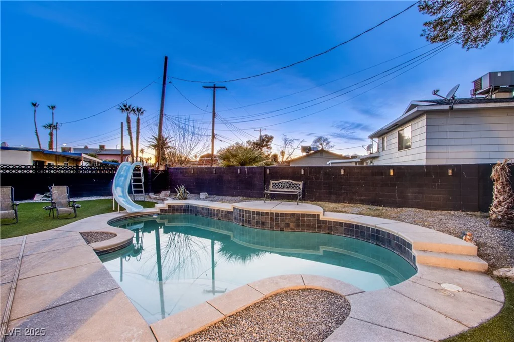 413 Estella, Las Vegas, NV 89107