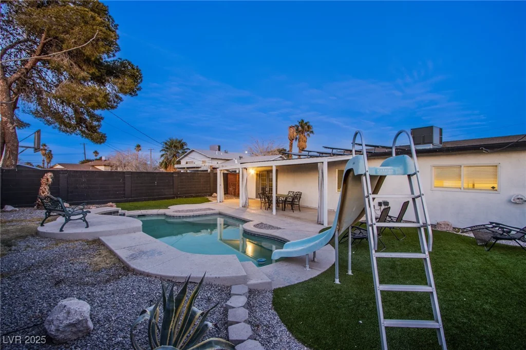 413 Estella, Las Vegas, NV 89107