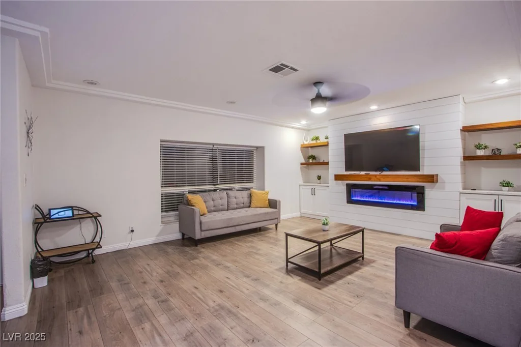 413 Estella, Las Vegas, NV 89107