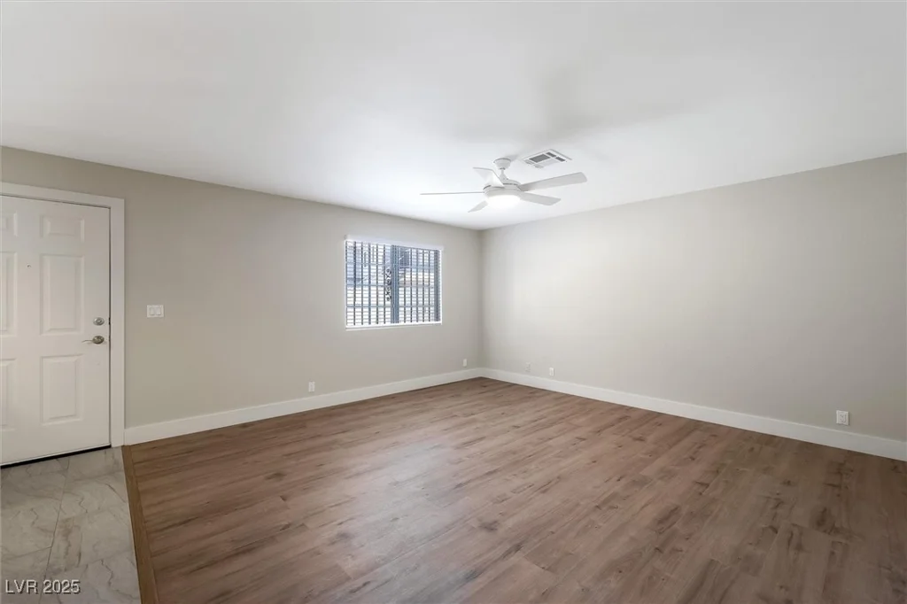 4300 Lamont, Las Vegas, NV 89115