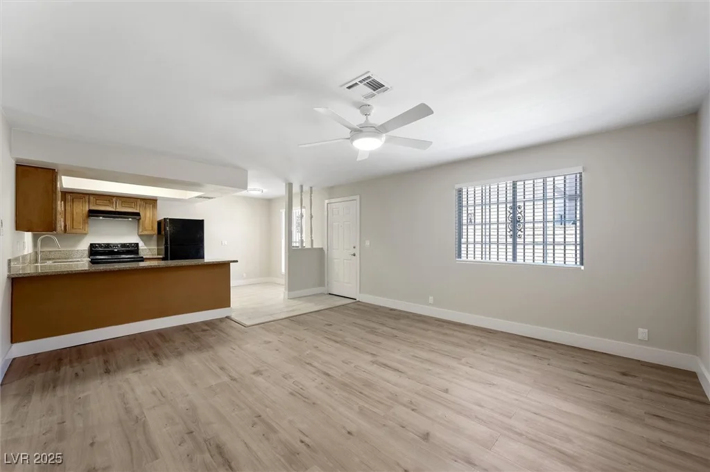 4300 Lamont, Las Vegas, NV 89115