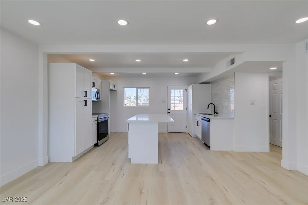 704 Stanford, Las Vegas, NV 89107