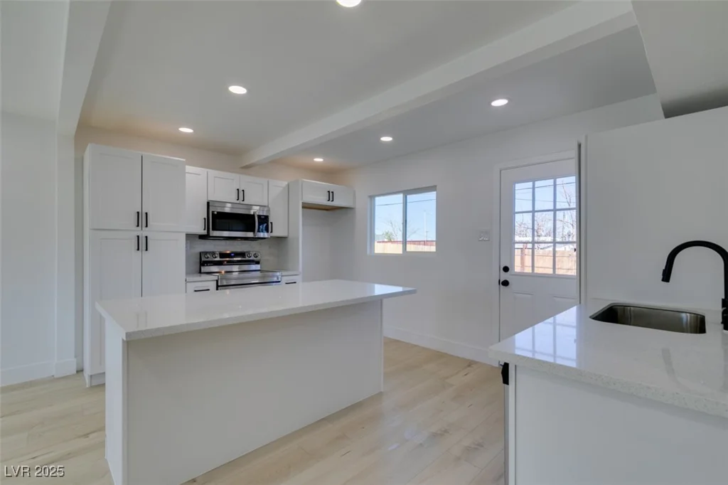 704 Stanford, Las Vegas, NV 89107