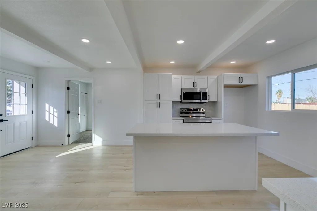 704 Stanford, Las Vegas, NV 89107